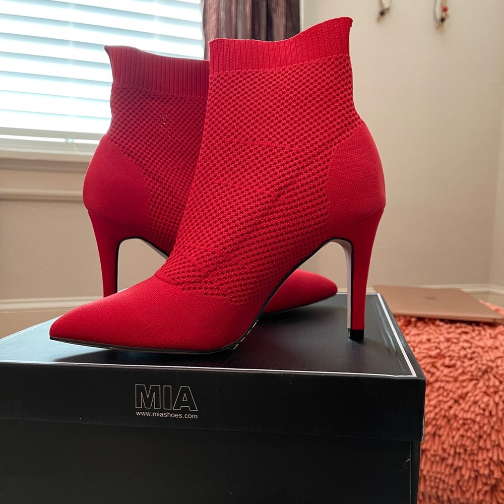 NIB ❤️ Red Glove Ankle Heel Boots- Booties 6.5